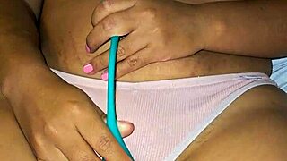 visp�n latina esposa cercana al mojado y alboroto