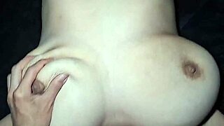 Katty milk intenta garganta profunda y es follada