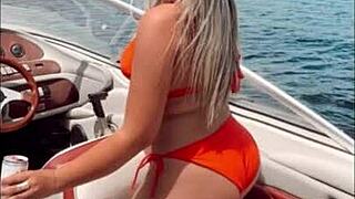 Bikini Real Girls Pt4 Shake Ass On Beach