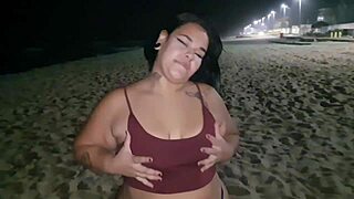 putinha com cuzao curtindo praia solo