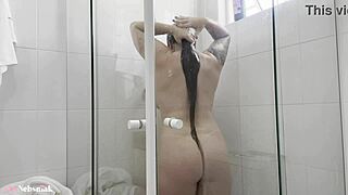 Blonde shows every drop in her hottest bath - elis nebsniak