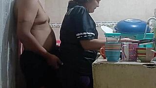 Empleada follada en la cocina casi nos descubre la esposa de mi patrón cdmx