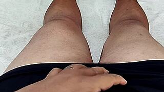 Flagrei Minha Namorada No Banho Pelada Ensaboando Seu Lindo Corpo Nu E Fui Me Masturbar Ate Gozar