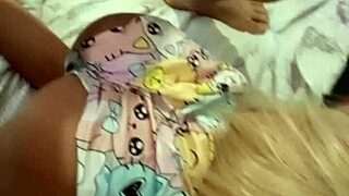 Madrasta Gostosa Se Curva E Enfia O Rosto Do Enteado Em Seu Doce Regalo Por Tr�s Sex Toy