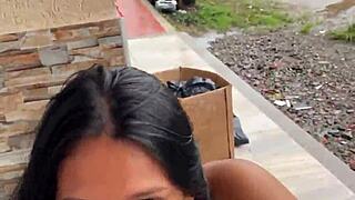 puta colombiana chupa una pollla en la calle y es pillada por su vecina hd