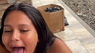 puta colombiana chupa una pollla en la calle y es pillada por su vecina hd