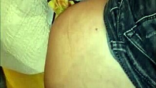 le pedi a mi hermanastro que me sacara los jeans
