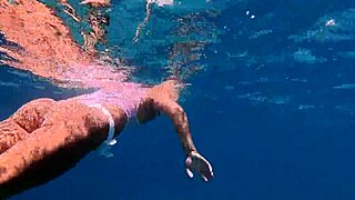Big ass beauty kayci kaylani swims nude and touches herself underwater