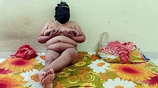 Desi virgin girl her 1st work in the hotel