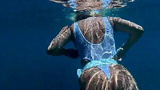 Big ass beauty kayci kaylani swims nude and touches herself underwater