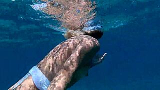 Big ass beauty kayci kaylani swims nude and touches herself underwater