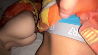 Esta chica de 18 anos tiene nalgas perfectas para follarla