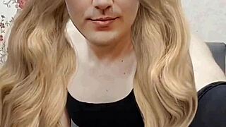 Young Princess Shemale Model Cosplayer Shows Off Beautiful Body