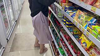 cewek cantik pantat montok di minimarket bokep indo terbaru