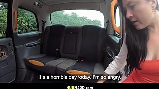 Milf pays for taxi with her pussy outdoors